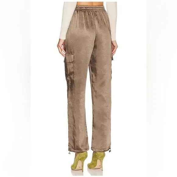 Superdown Rita Cargo Pants Olive green satin track jogger pull on Revolve NWT - Picture 4 of 11